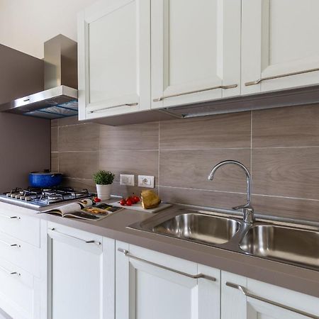 Chiara Modern Apartment By Wonderful Italy Napoli Esterno foto
