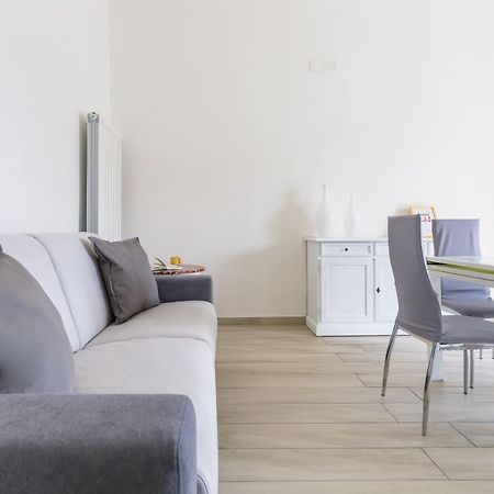 Chiara Modern Apartment By Wonderful Italy Napoli Esterno foto