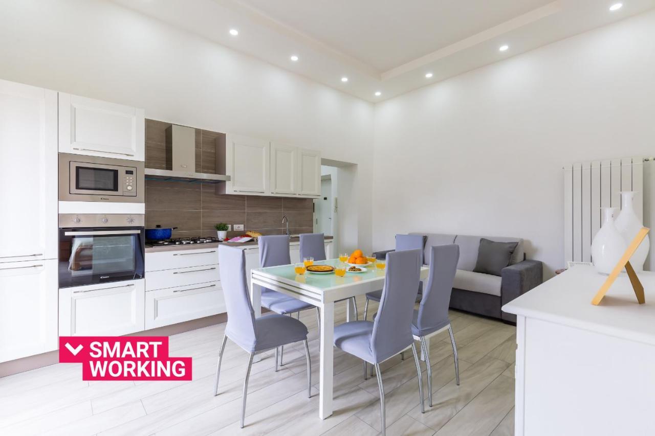 Chiara Modern Apartment By Wonderful Italy Napoli Esterno foto
