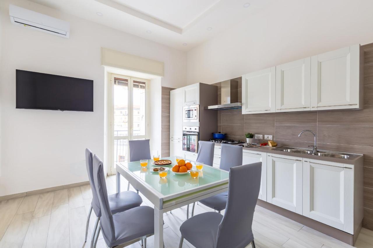 Chiara Modern Apartment By Wonderful Italy Napoli Esterno foto