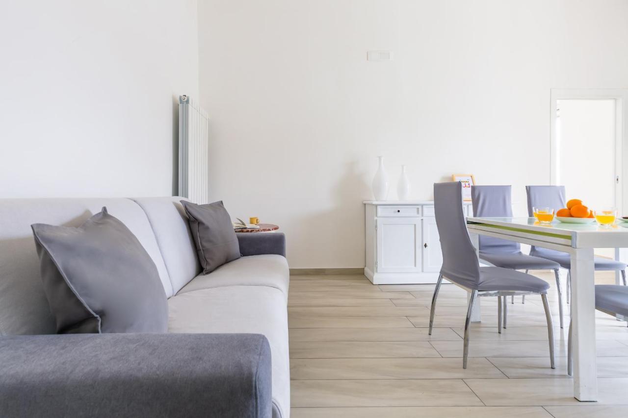 Chiara Modern Apartment By Wonderful Italy Napoli Esterno foto