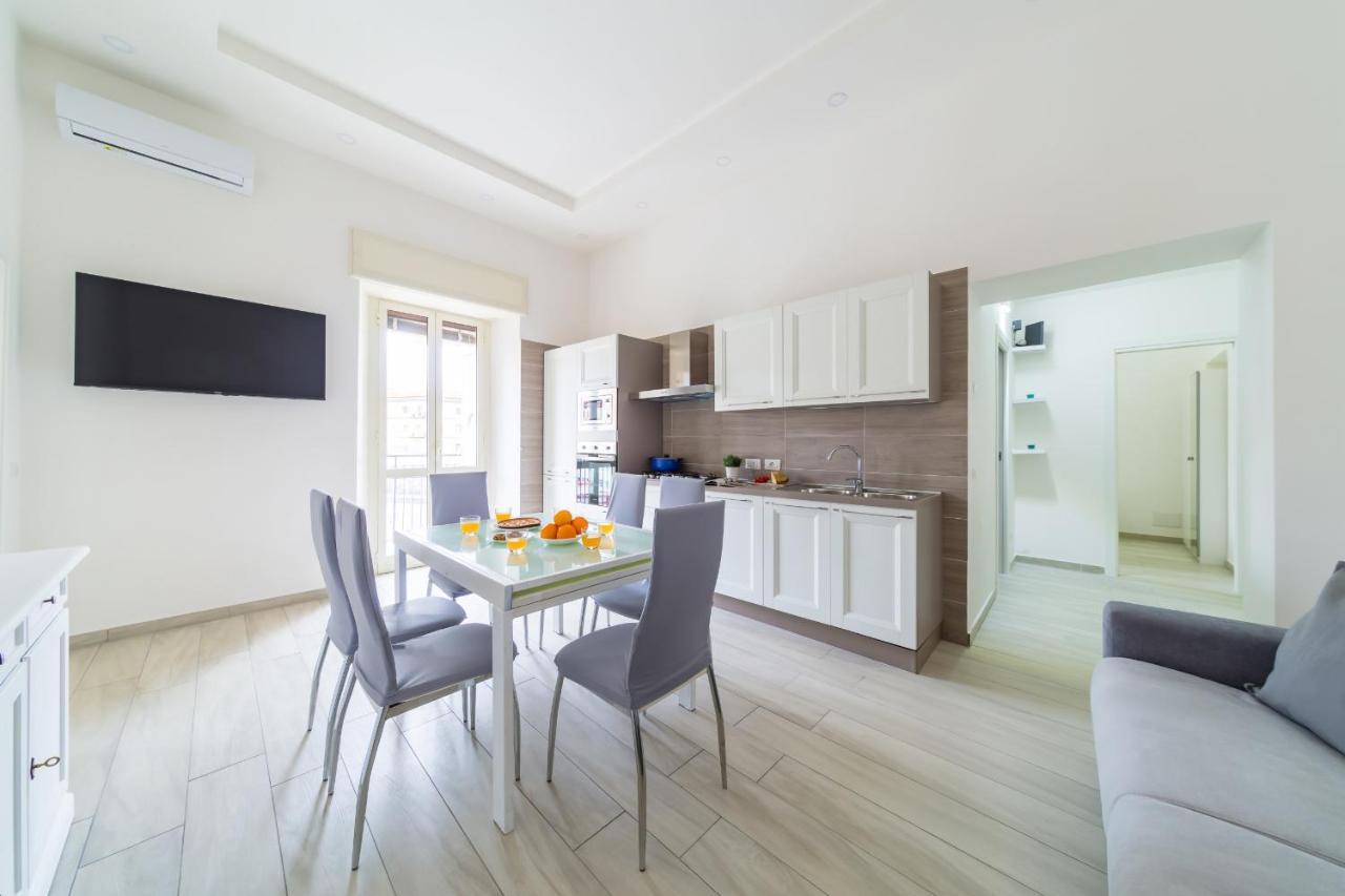 Chiara Modern Apartment By Wonderful Italy Napoli Esterno foto