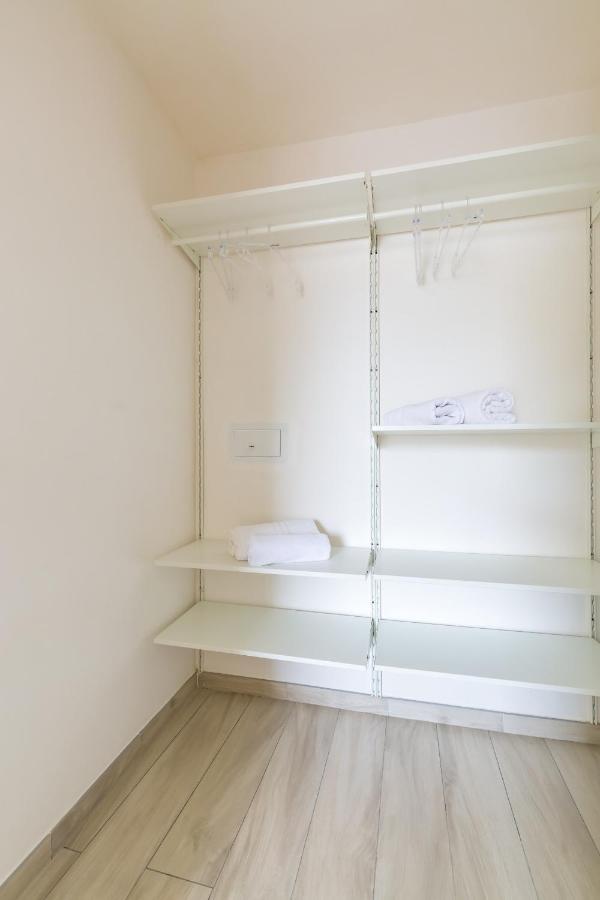 Chiara Modern Apartment By Wonderful Italy Napoli Esterno foto